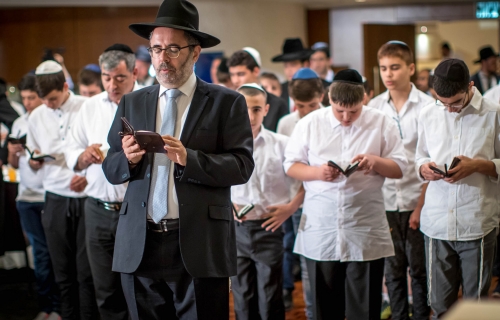 Rabbi-CM-Guttermann-davning-with-Barmitzvah-boys